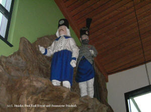  In der Vorhalle der Kurklinik zu Schema. Hinten Richard Friedrich, vorn Paul Rssel.